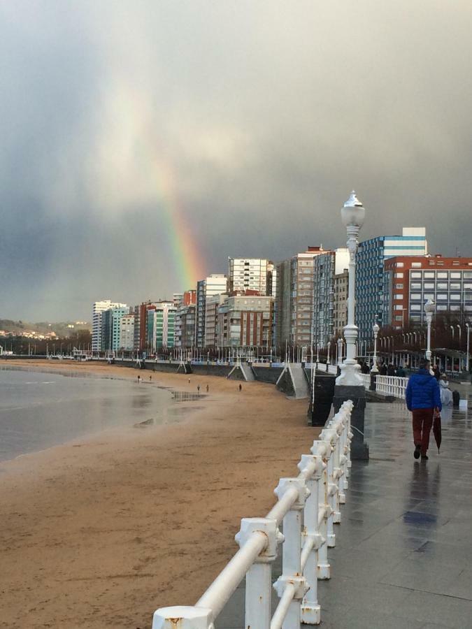 Villa Vivienda En Gijon Frente Al Mar Exterior foto