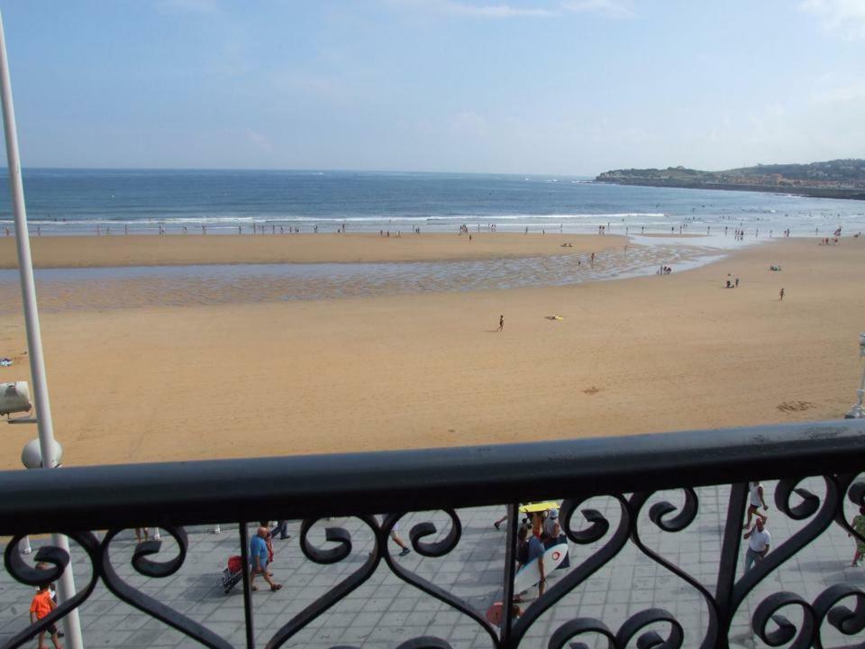 Villa Vivienda En Gijon Frente Al Mar Exterior foto