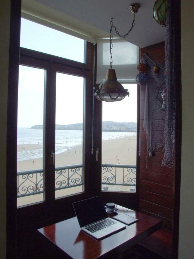 Villa Vivienda En Gijon Frente Al Mar Exterior foto